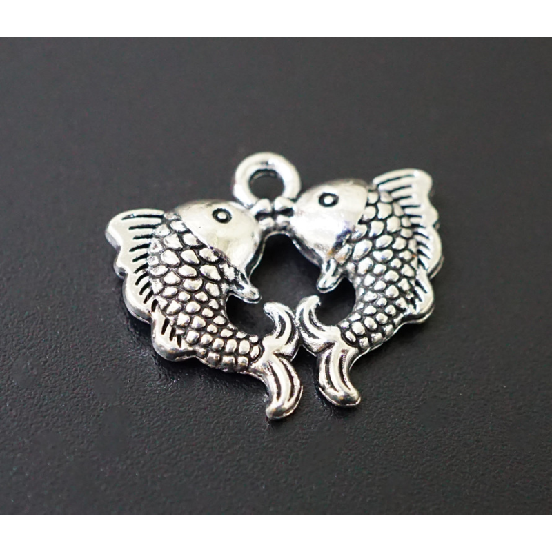 Амулет у гаманець білий метал Дві рибки 10 штук Амулет у гаманець білий метал Дві рибки 10 штук