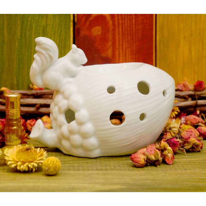 Аромалампа керамічна Білка на жолуді Біла