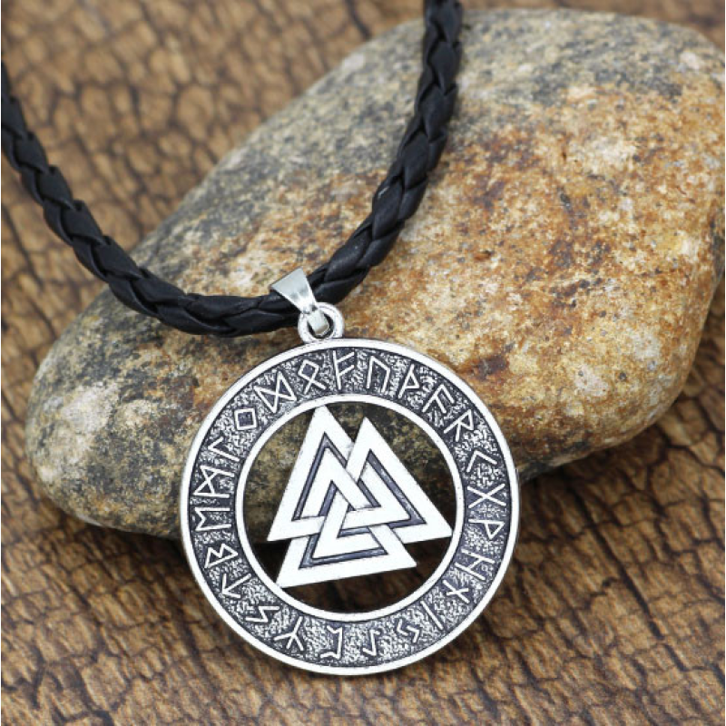 Кулон Тріксель з рунами білий метал Кулон Тріксель з рунами білий метал