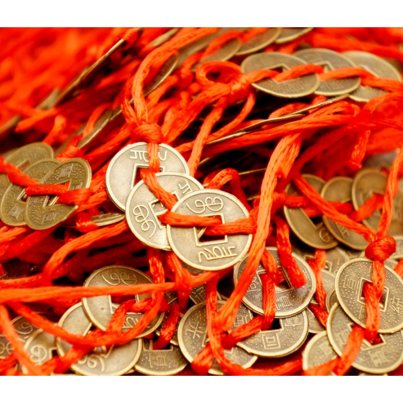 Три монети у лінію 10 штук