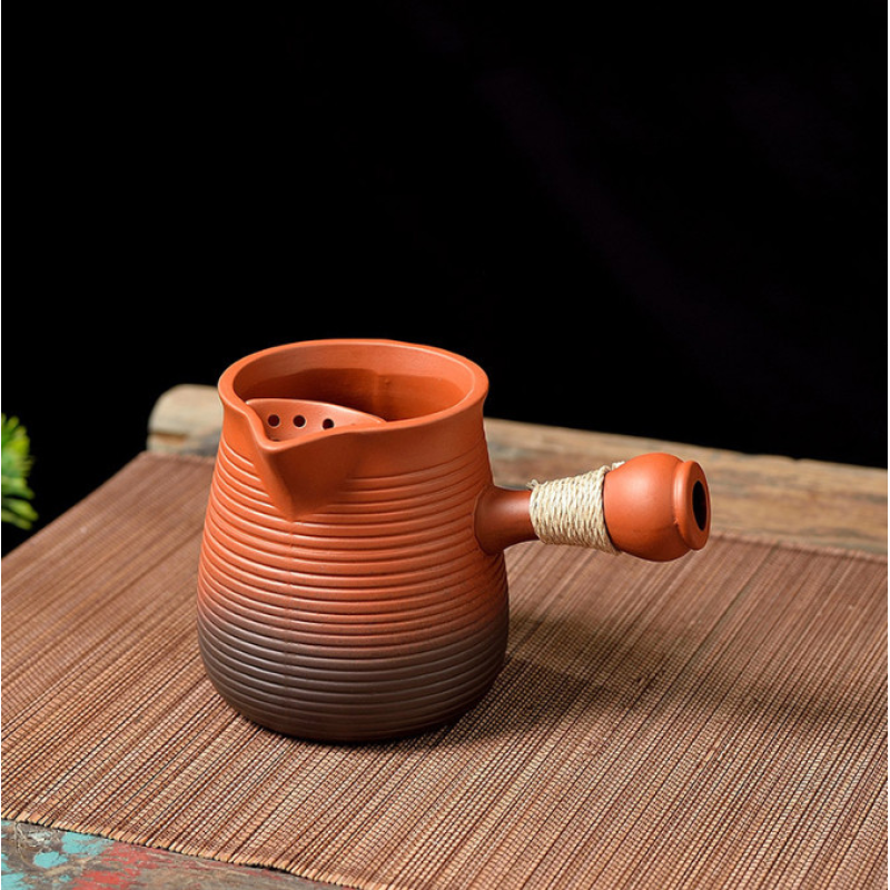 Чахай з боковою ручкою малий Червоний 350мл.