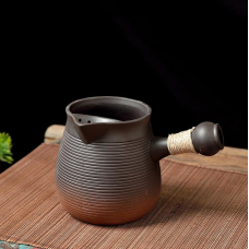 Чахай з боковою ручкою великий Чорний 650мл.