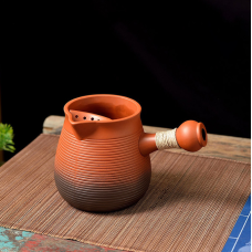 Чахай з боковою ручкою великий Червоний 650мл.