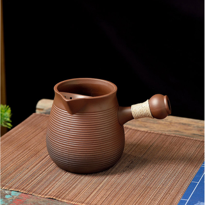 Чахай з боковою ручкою великий Коричневий 650мл.