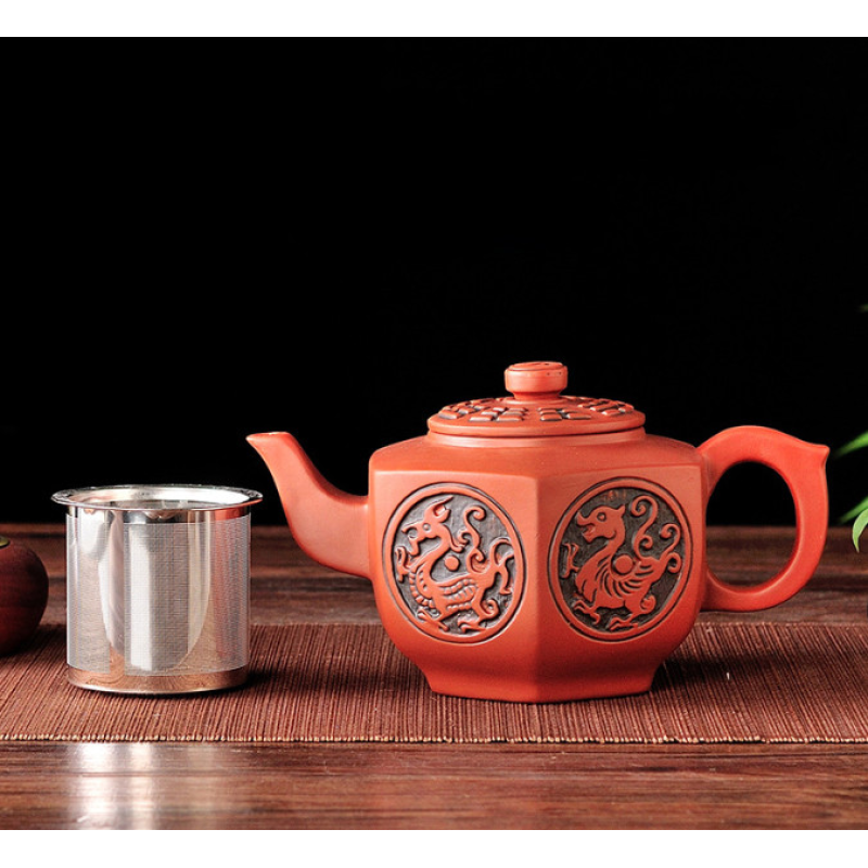 Чайник “Охоронці чотирьох напрямків“ Червоний 700мл.