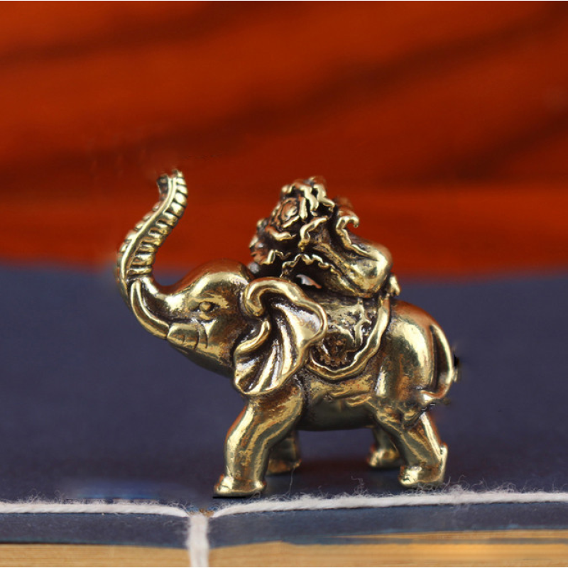 Статуетка Слоненя з капустою