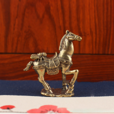 Статуетка Цикада на коні