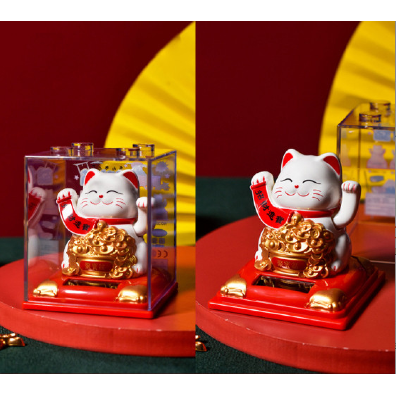 Манекі Неко зі свитком на сонячній батарейці Білий