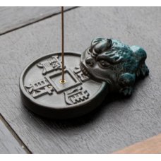 Підставка керамічна Жаба з монетою Коричнева