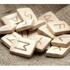 Набір дерев“яних рун для ворожіння з анотацією Абрикос