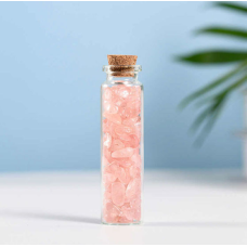 Рожевий кварц у скляній баночці