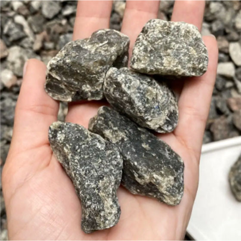 Лабрадорит необроблений 3-5см. Лабрадорит необроблений 3-5см.