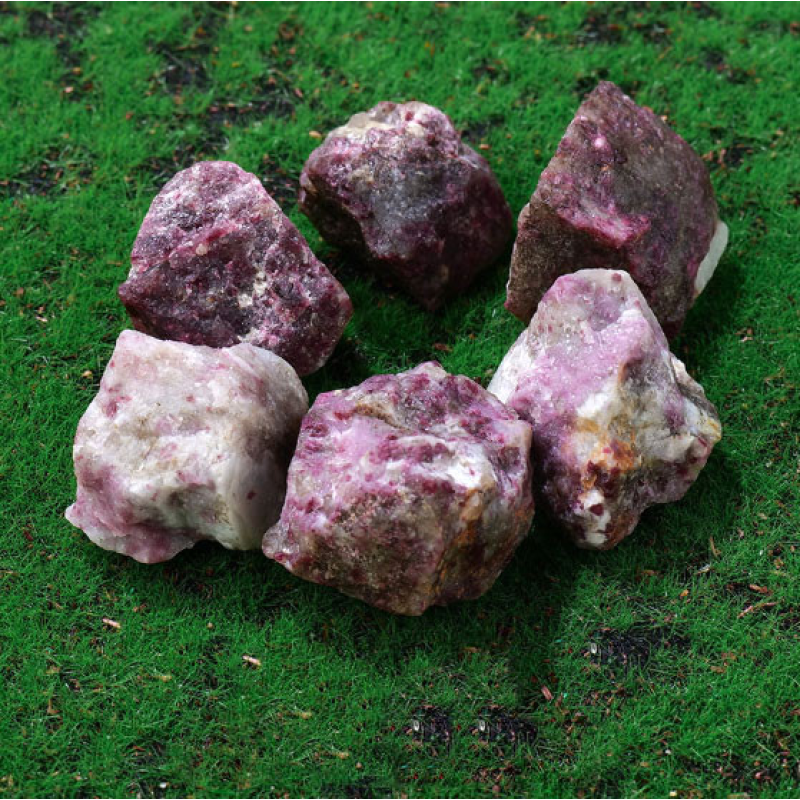 Сливовий турмалін необроблений 3-5см.