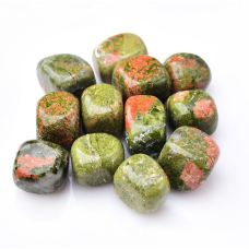 Зелена яшма галтівка 2-3см.