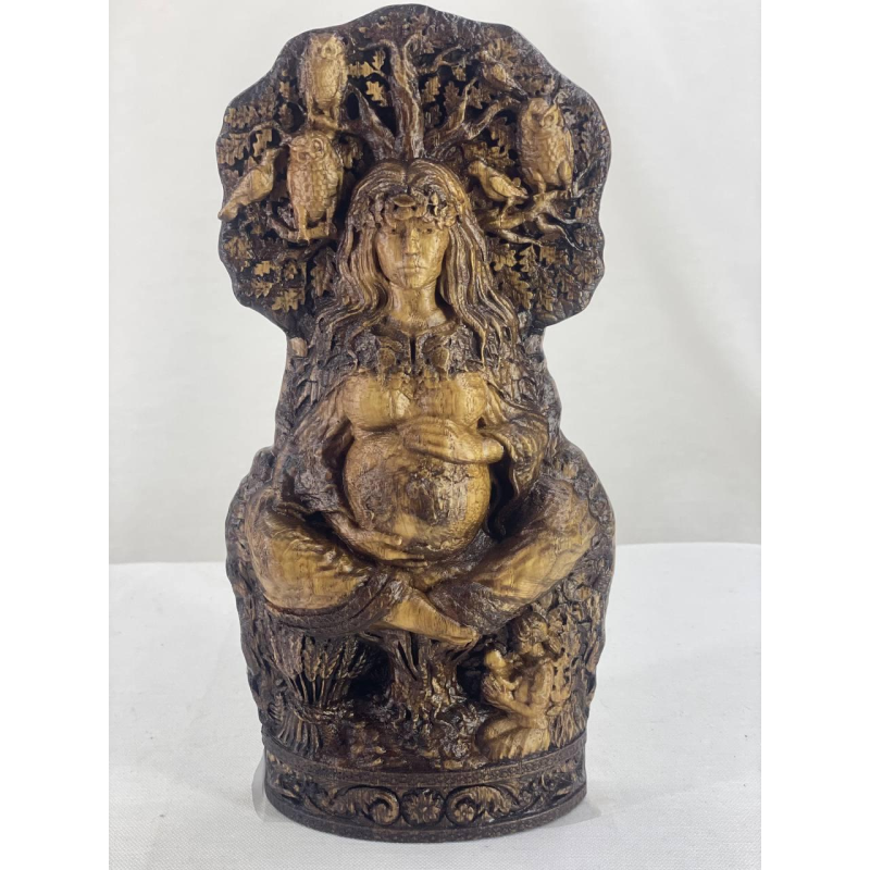 Статуетка слов“янської богині Матінка Земля велика дерево