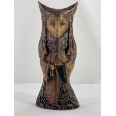 Статуетка слов“янської богині Макош мала дерево