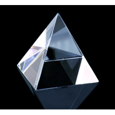 Піраміда скляна 4см.
