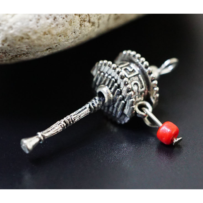 Кулон білий метал Молитовний барабан Червоні вставки