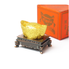 Чаша достатку в монетах на підставці