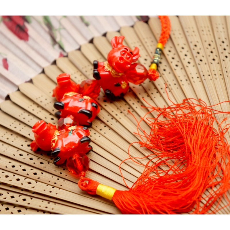 Підвіска з пензликом Три Бички червоні