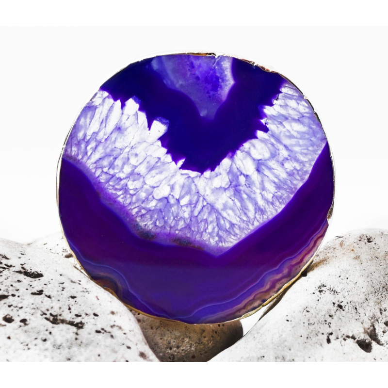 Зріз агата із золотою облямівкою 8 - 10 см. Фіолетовий