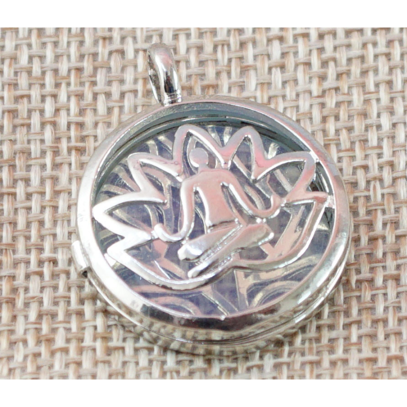 Кулон що відкривається, Йога в лотосі, вставка Флюорит Кулон що відкривається, Йога в лотосі, вставка Флюорит