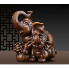 Пара слонів з мішком багатства