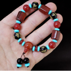 Браслет Червоний агат з пензликом та мантрою