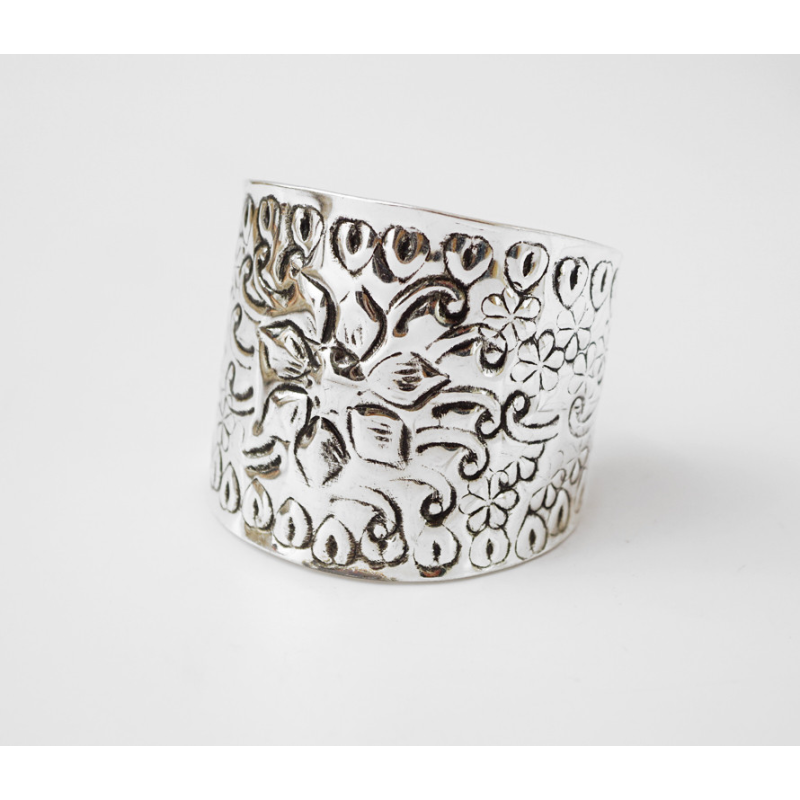 Браслет Скоба Чеканка усічений білий метал