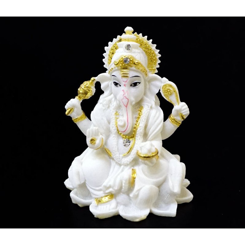 Статуетка Ганеш сидить на лотосі