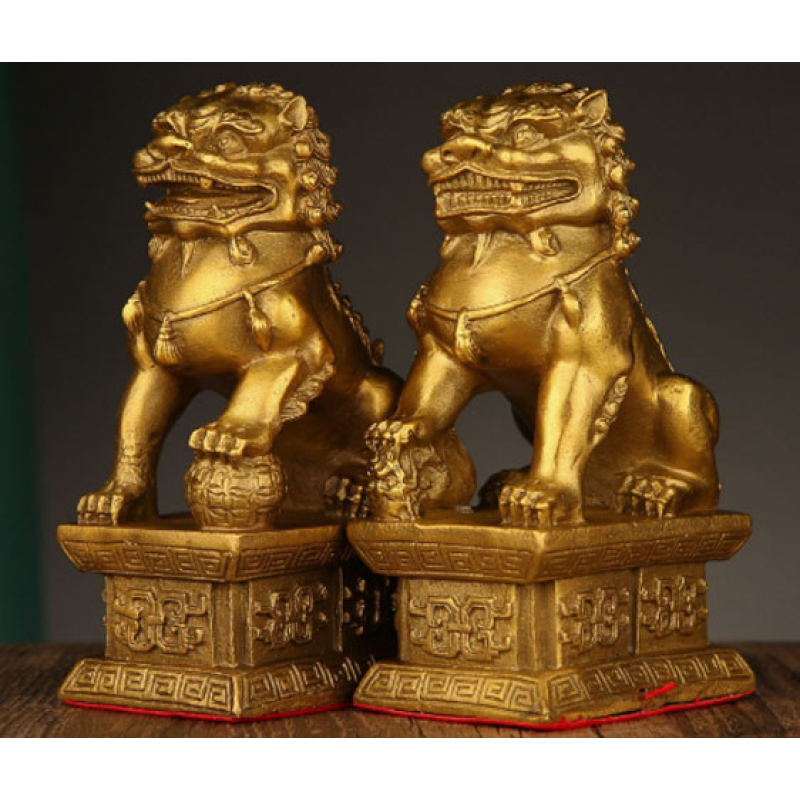 Пара Снігових левів на п“єдесталі великі