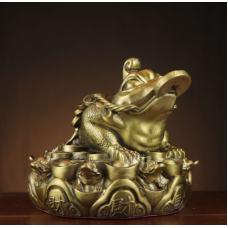 Жаба багатства на чашах достатку велика